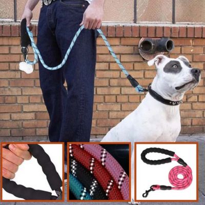 🐕 Découvrez notre laisse pour chien réfléchissante ! Promenez votre compagnon en toute sécurité avec notre produit durable et confortable.